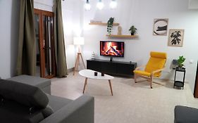 Modern Apartment In Οld Τown